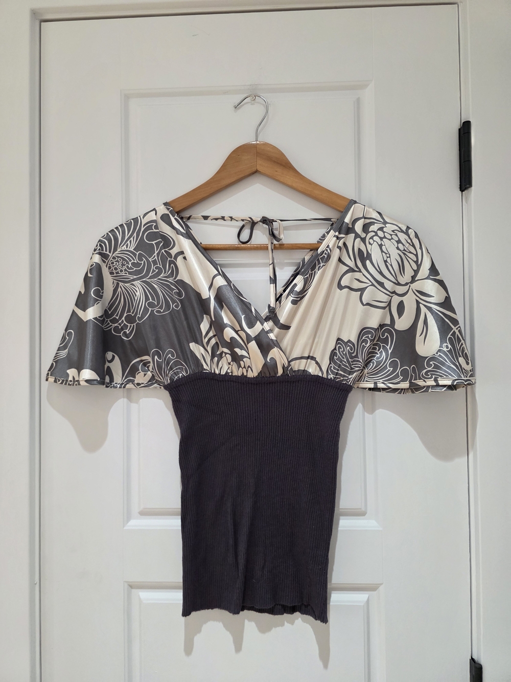 twik Floral V-Neck Flutter Sleeve Tunic in Cream and Gray
